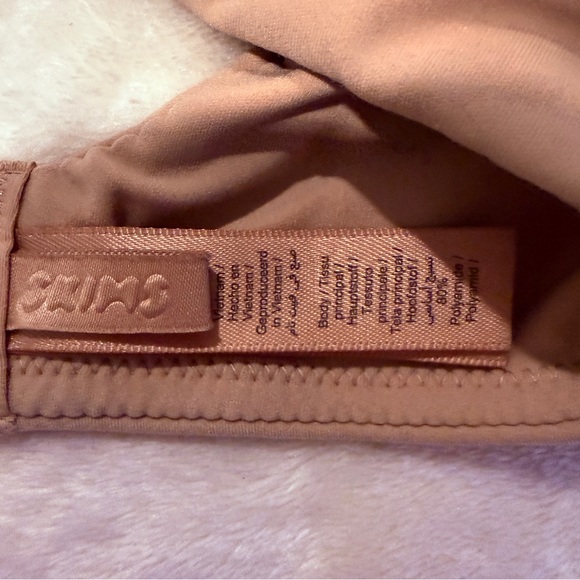 [Skims] bra - Picture 6 of 7
